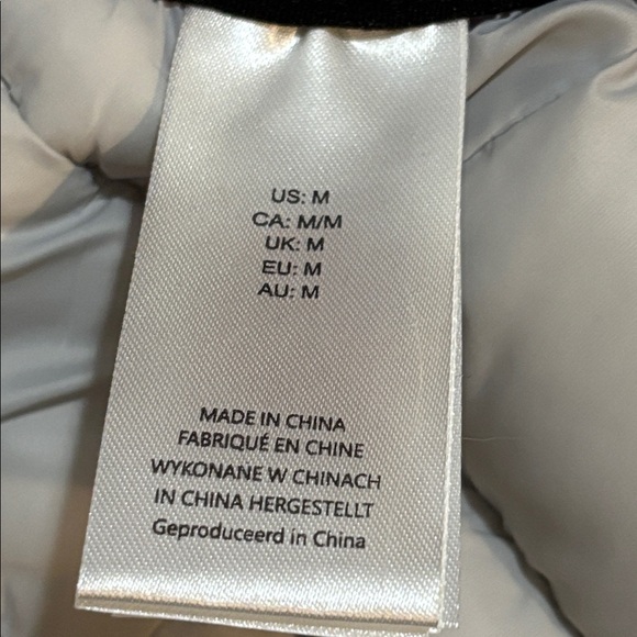 NWT Sydney & Co Reversible Puffer Vest Dog Jacket Medium - Picture 5 of 7